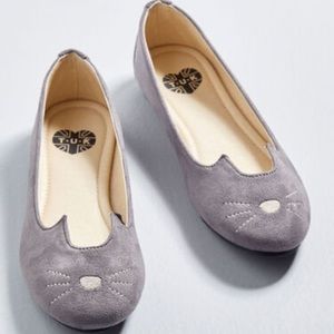 TUK Sophistakitty grey kitty flats NWT